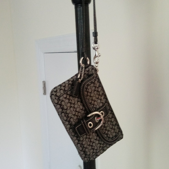 Coach Handbags - Coach Wristlet